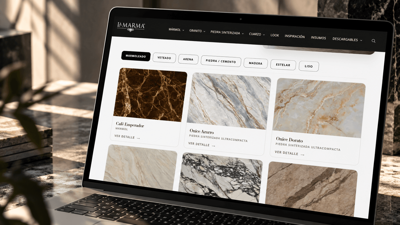 La Marma, empresa especializada en mármoles, granitos, cuarzos y superficies arquitectónicas, con un catálogo digital de materiales y colecciones.